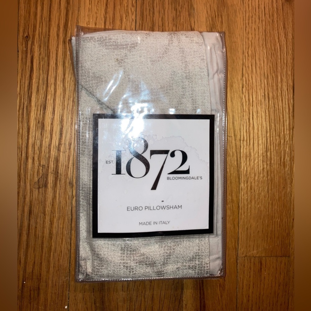 Bloomingdale's 1872 Clermont Euro Pillow Sham Cotton Jacquard Ivory- 26” NIP